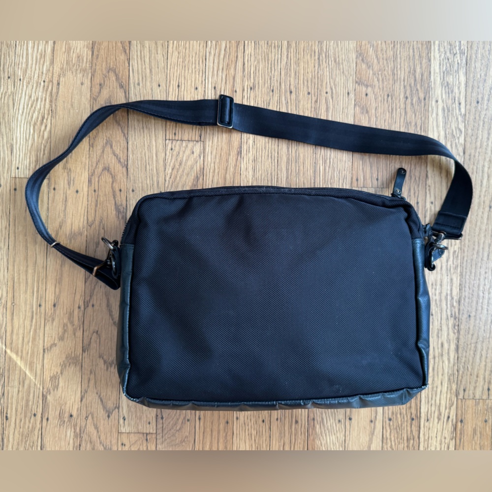 Porter and Co Nylon Messenger Bag - Black - Picture 10 of 15